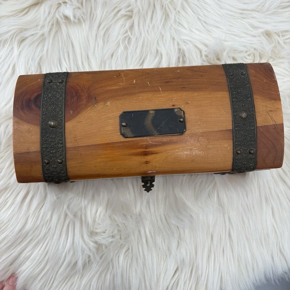 Vintage MCGRAW BOX CO Rounded Wood Jewelry / Trinket / Keepsake Box w/ Hinge Lid